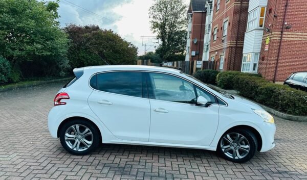 2013 Peugeot 208 - Image 9